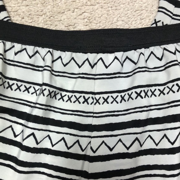 BCBGeneration fun patterned pants. Size M. Worn once! - Picture 4 of 7